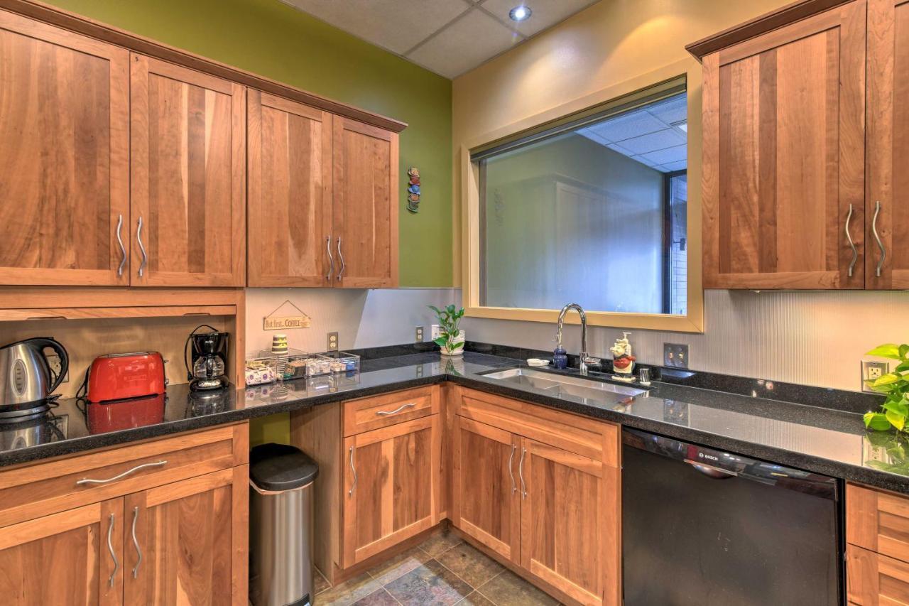 Idyllic Dtwn Anchorage Condo With Fireplace! מראה חיצוני תמונה